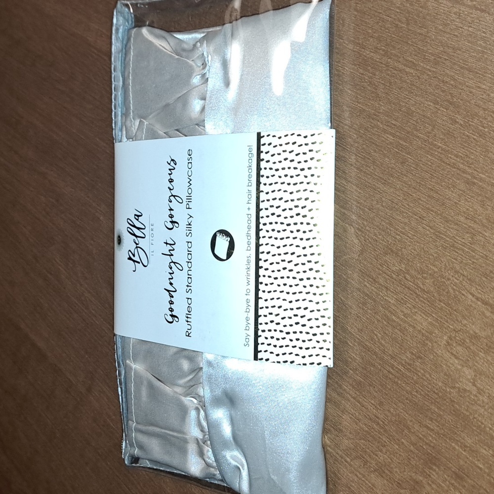 Bella Ruffled Silky Pillowcase Ta.